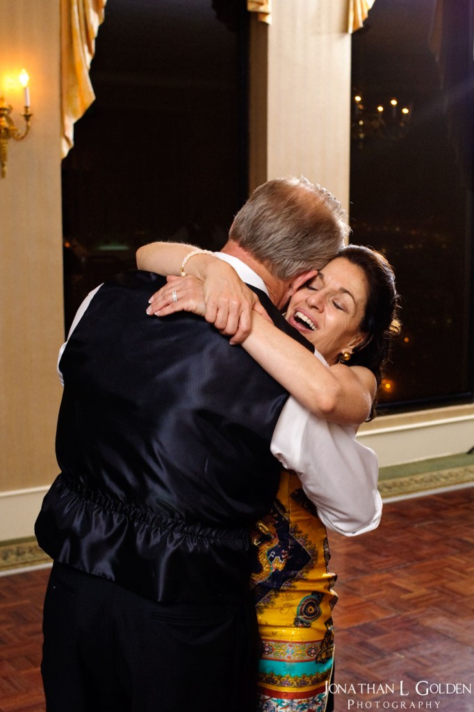 deborah-and-keith-wedding-dancing-in-love